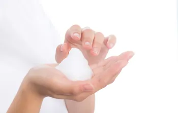 卸妝水、卸妝液、液妝乳差別（圖片來源：pexels）